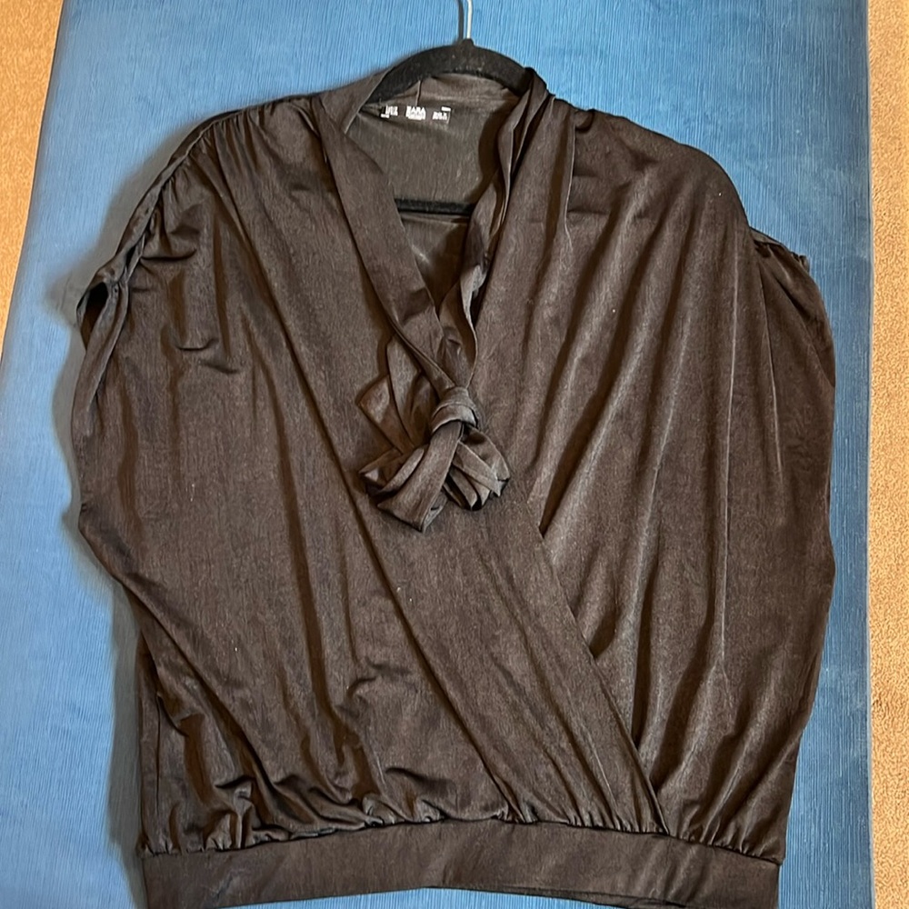 Black Zara size M cap-sleeves faux wrap blouse with tie - Picture 3 of 9